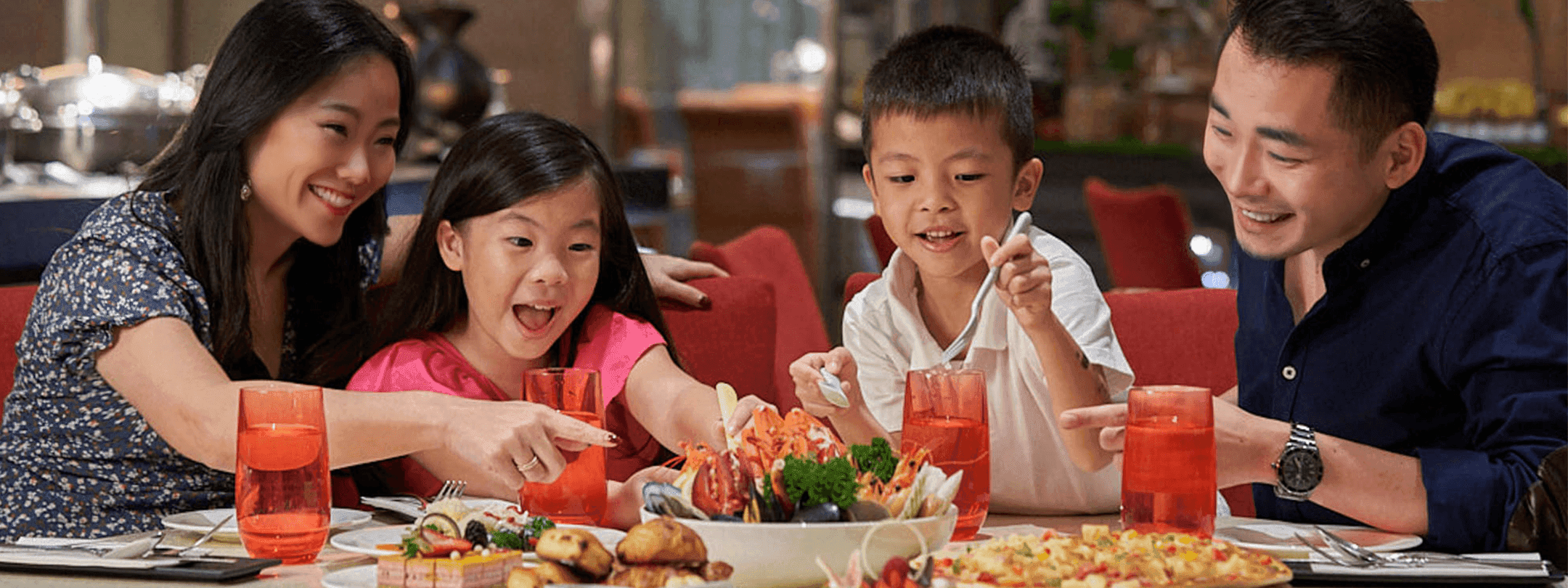 Family dining in Carousel